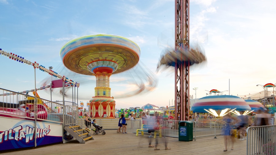 Casino Pier featuring rides
