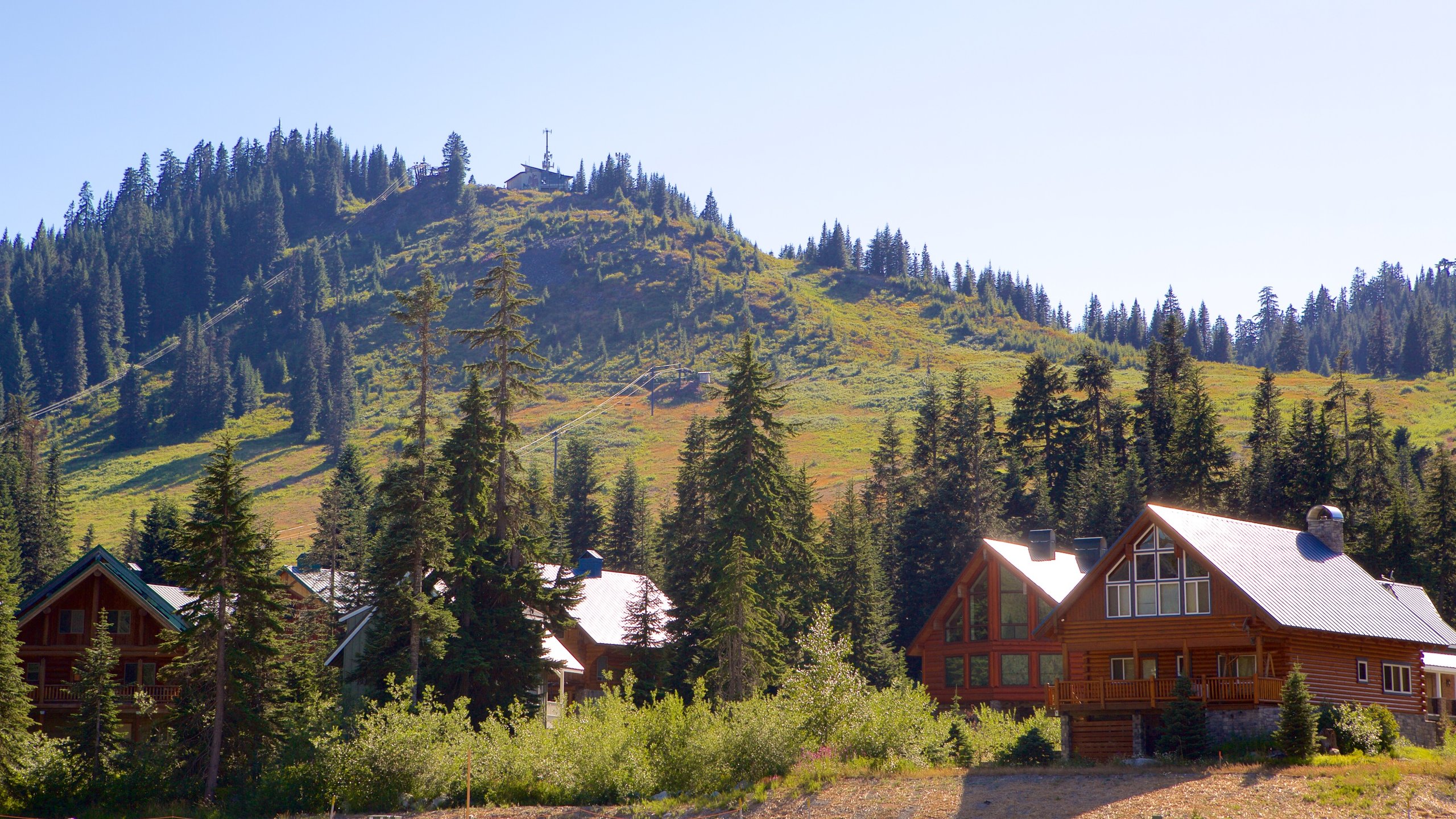 Summit at Snoqualmie Summit Central som omfatter en lille by eller en landsby