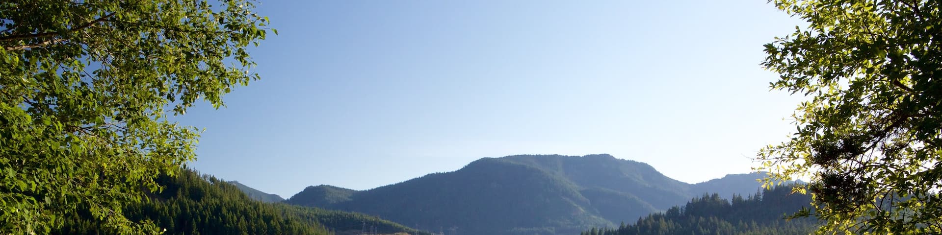 Central Washington showing mountains and a river or creek