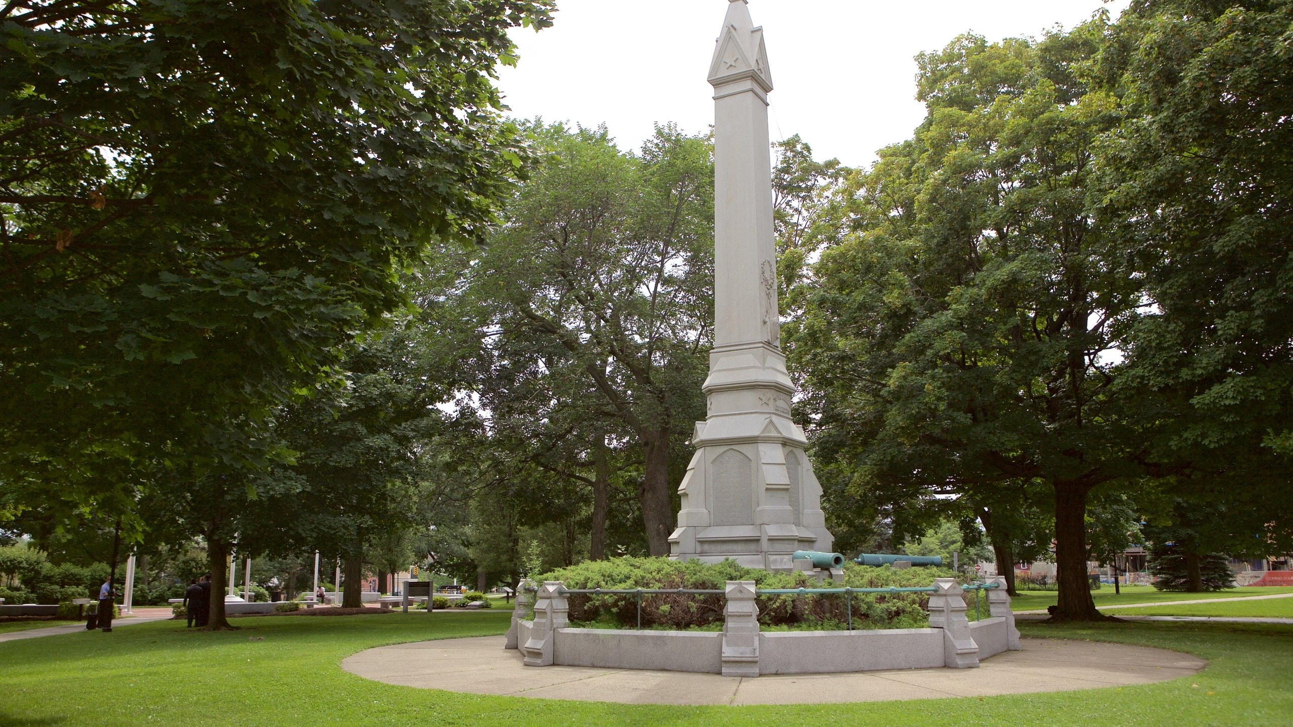 Waltham showing a garden and a monument