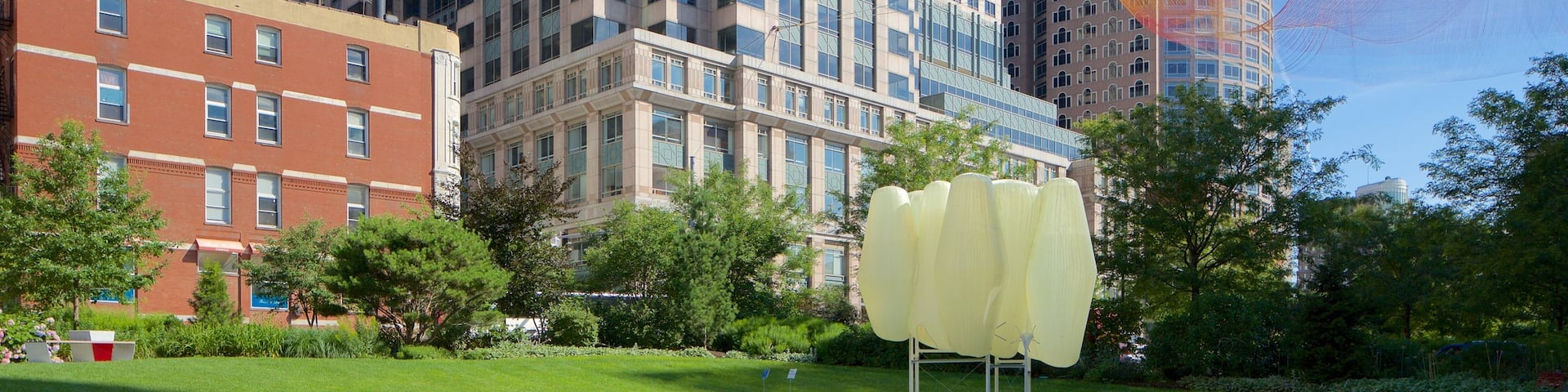 Financial District von Boston mit einem Garten und Stadt