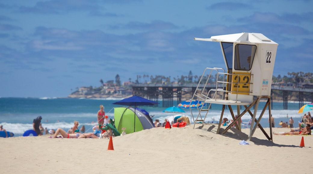 Pacific Beach Park showing general coastal views and a beach