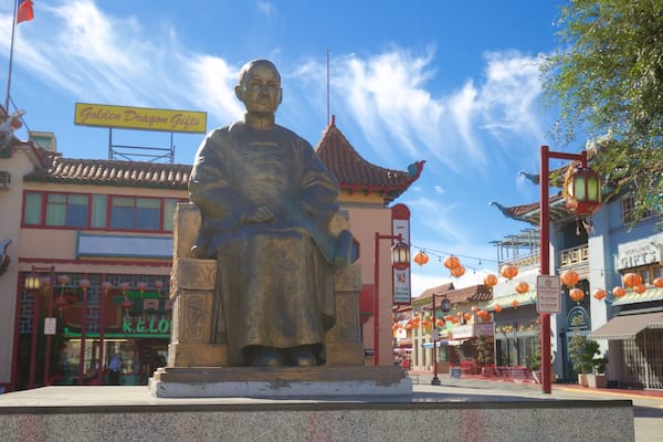 Chinatown mit einem Statue oder Skulptur
