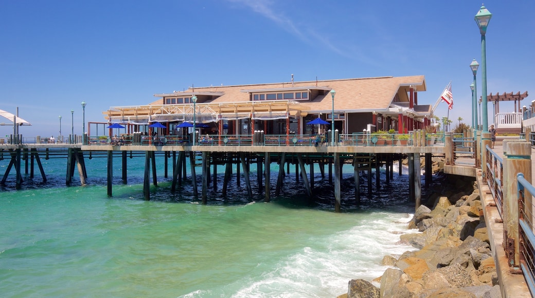 Redondo Beach ofreciendo vistas generales de la costa