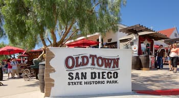 Old Town San Diego State Park som visar skyltar