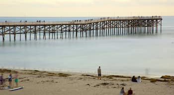 Pacific Beach Park showing a beach