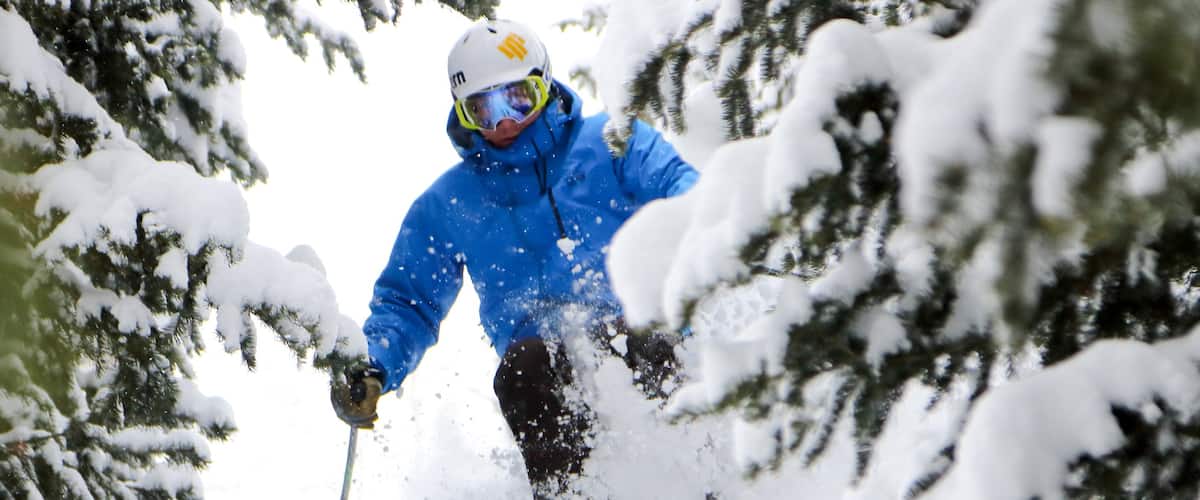 Deer Valley Resort which includes snow and snow skiing