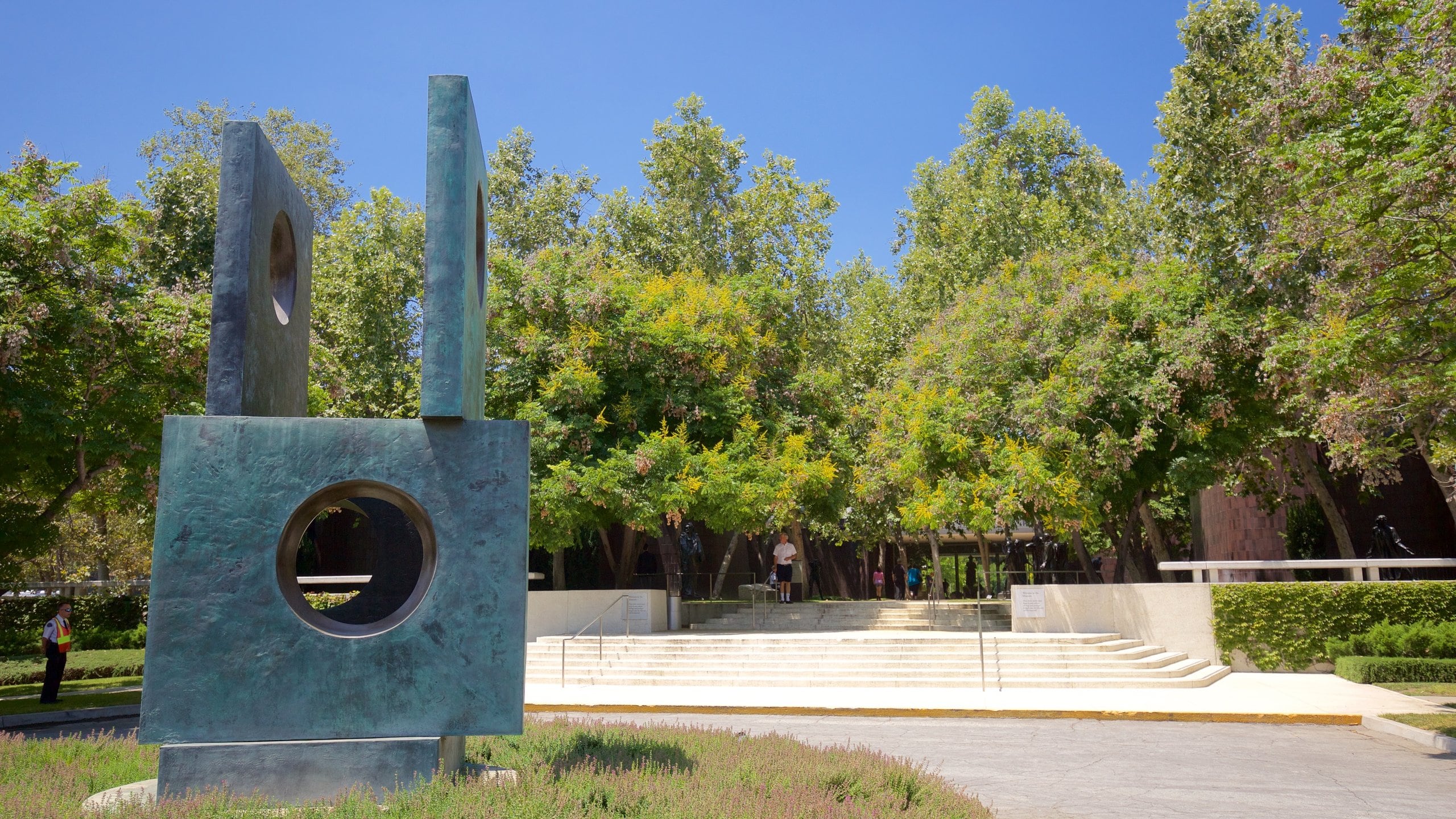 Norton Simon Museum which includes outdoor art