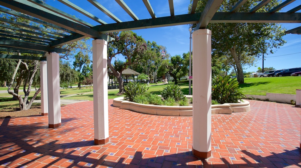 El Segundo showing a park