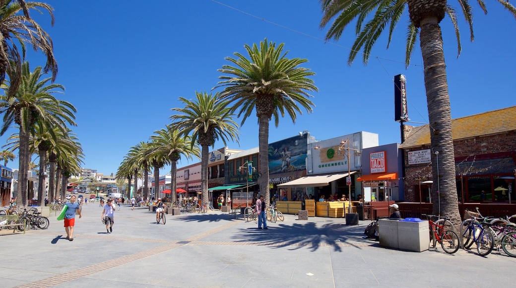 Hermosa Beach showing a coastal town