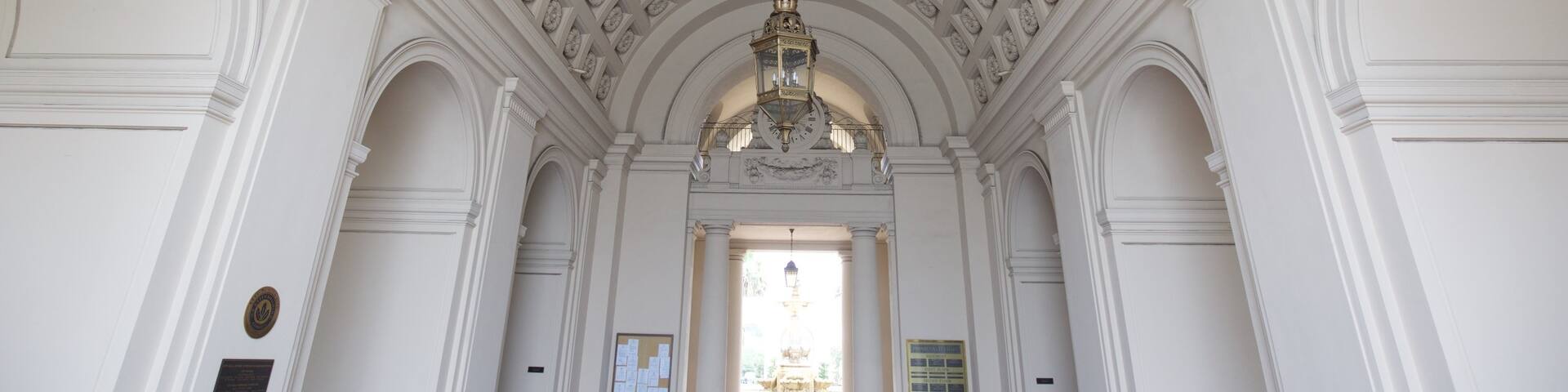 Pasadena featuring interior views