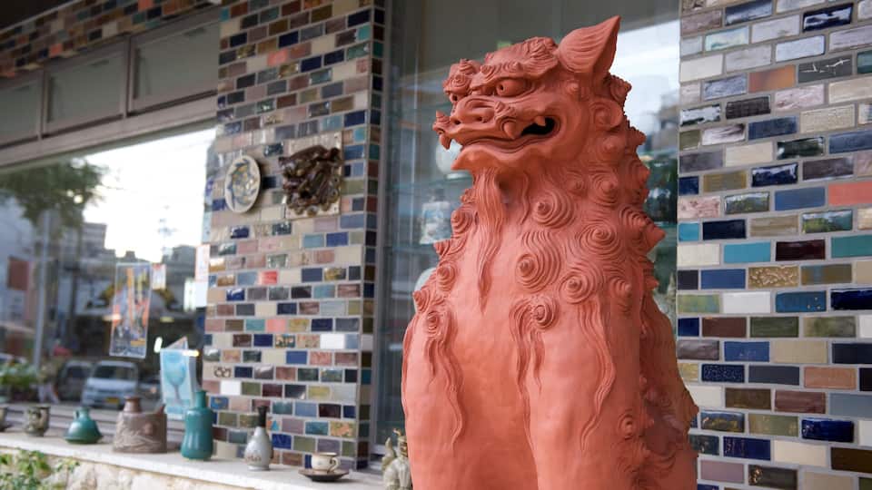 Tsuboyan ruukkumuseo joka esittää patsas tai veistos ja taide