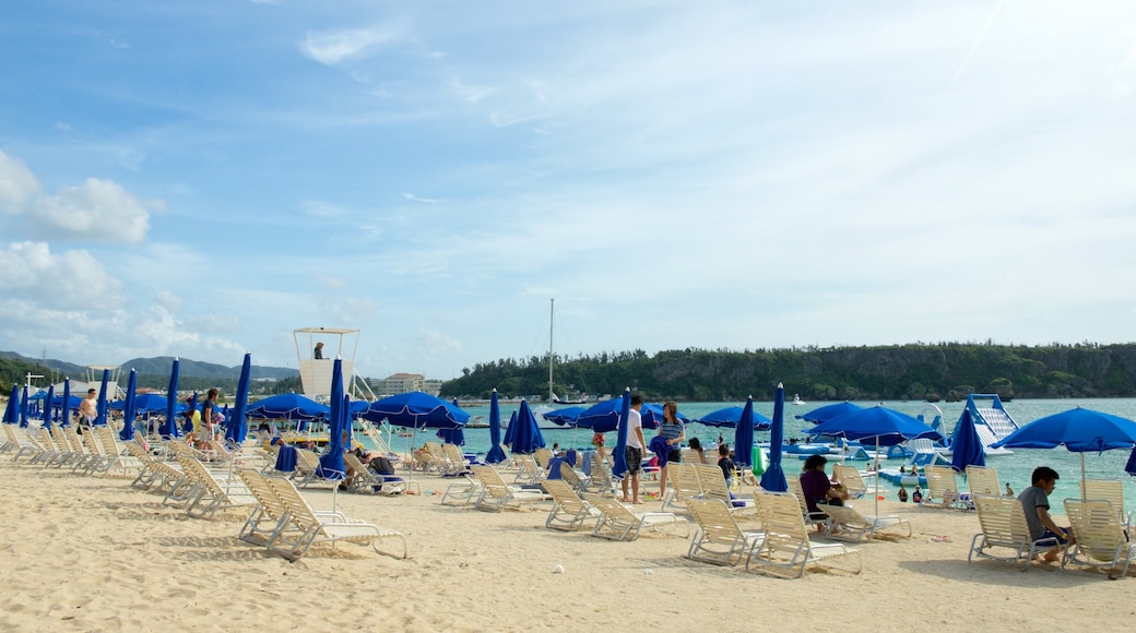 Okinawa mostrando una playa de arena