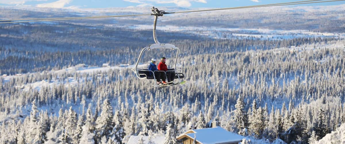 Station de sports d\'hiver Kvitfjell qui includes maison, gondole et panoramas