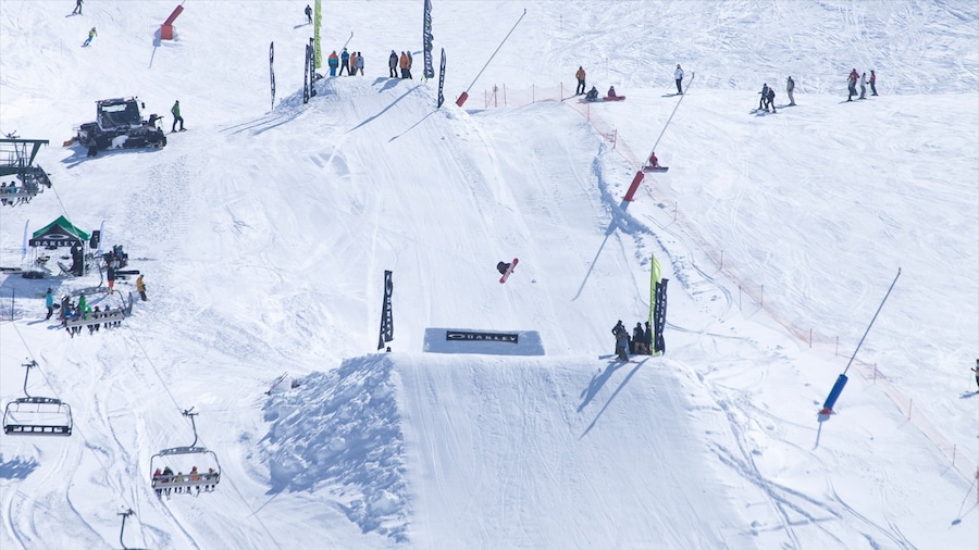 Formigal Ski Resort featuring a gondola, snow and snow boarding