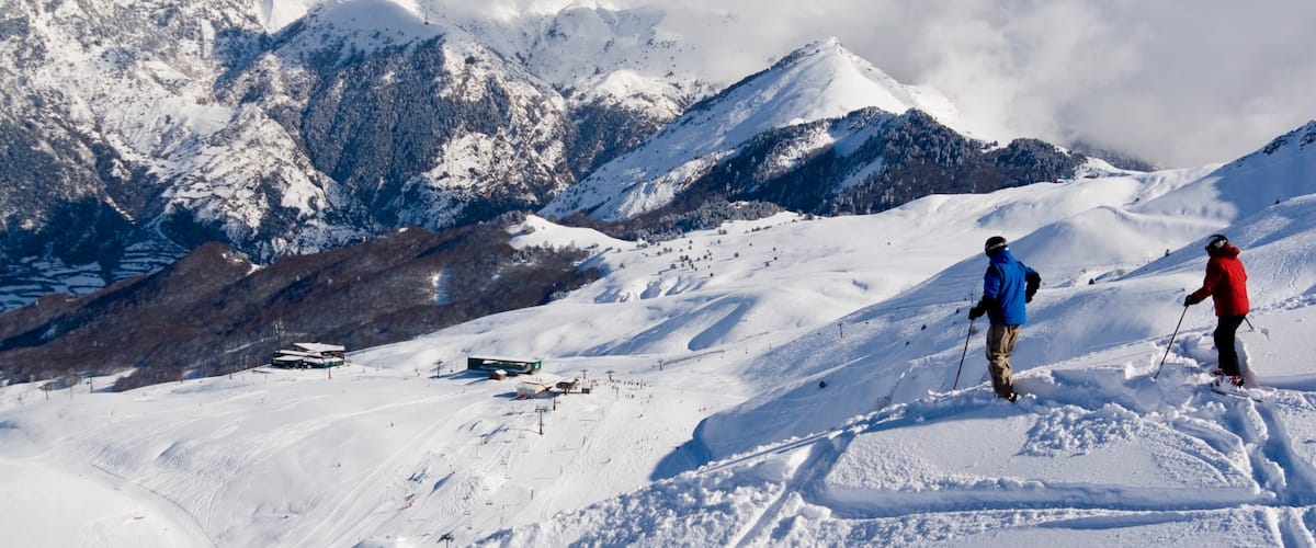 Formigal Ski Resort which includes mountains, snow and snow skiing