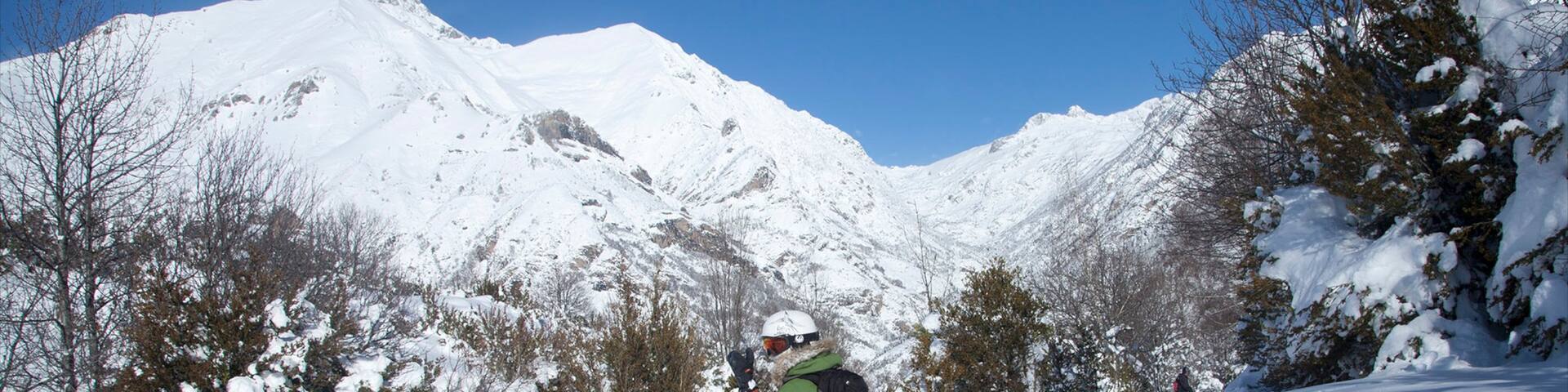 Panticosa Ski Resort which includes snow boarding, mountains and snow