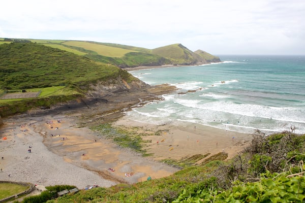 Crackington Haven showing landscape views and a beach
