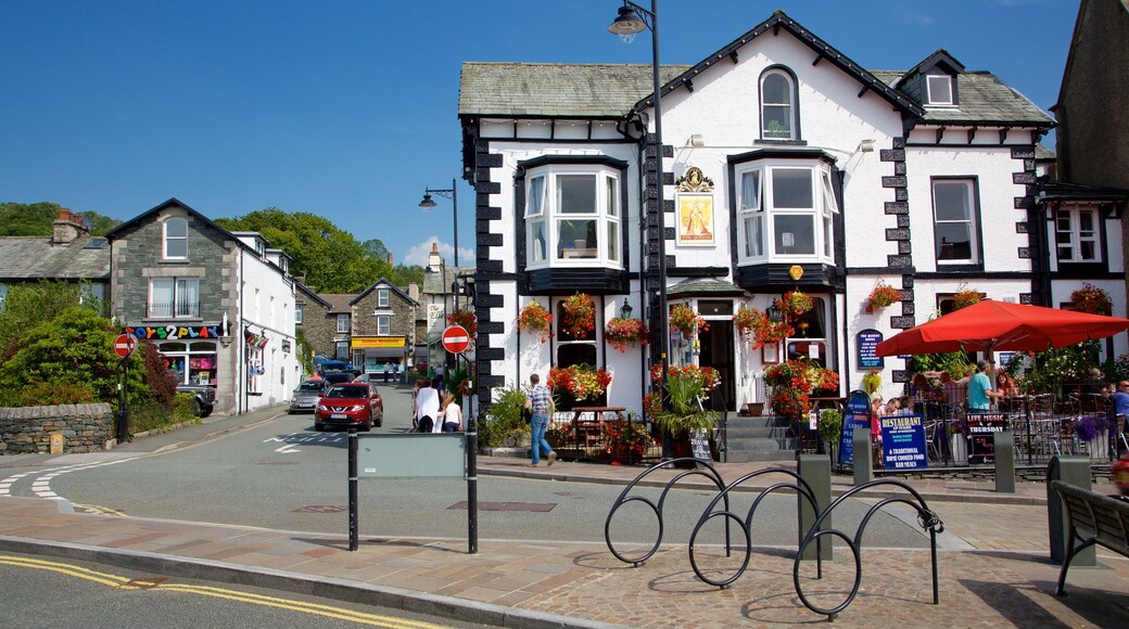 Windermere montrant scènes de rue, patrimoine architectural et pause café
