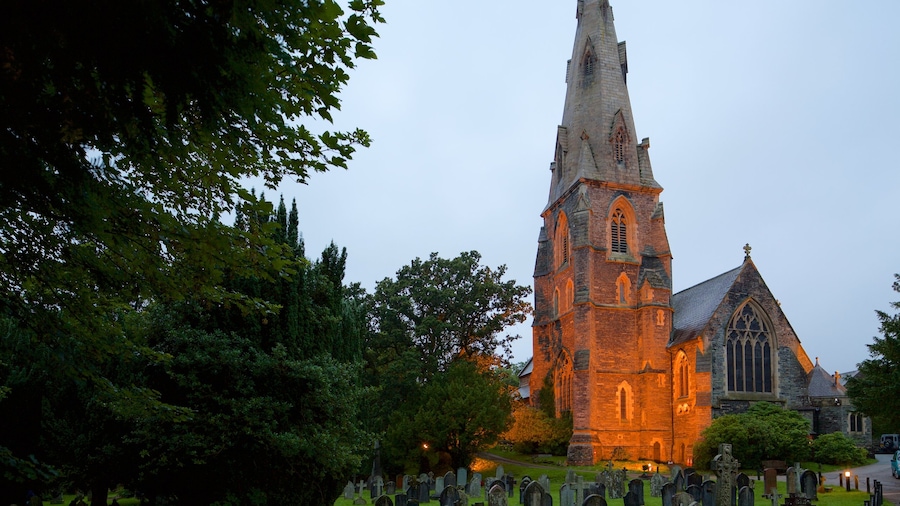 Church of St Mary das einen bei Nacht und Kirche oder Kathedrale