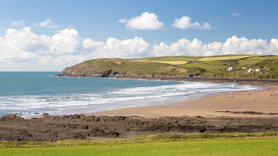 Croyde ofreciendo una playa de arena y vistas de paisajes