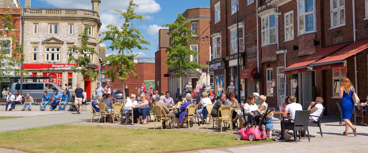 Exmouth ofreciendo imágenes de calles, escenas de café y una ciudad costera