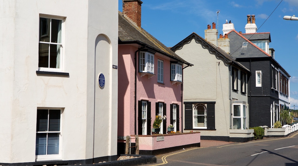 Budleigh Salterton mostrando una ciudad costera y patrimonio de arquitectura