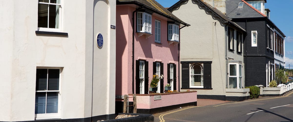 Budleigh Salterton mostrando una ciudad costera y patrimonio de arquitectura