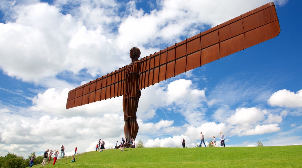 Angel of the North som inkluderer hage og monument