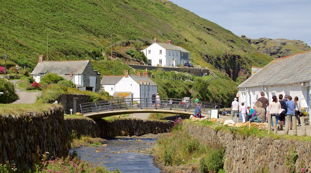 Boscastle mostrando un puente, una ciudad costera y un río o arroyo