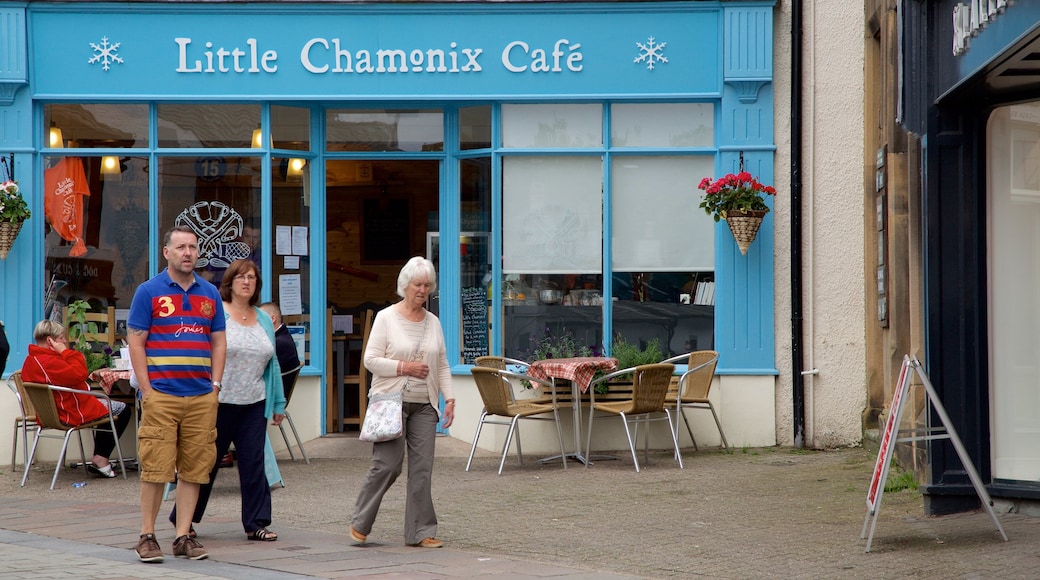 Keswick which includes a small town or village, café scenes and signage