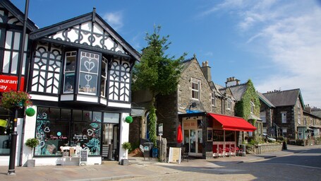 Windermere showing heritage architecture, cafe scenes and signage