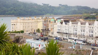 Plymouth mostrando patrimonio de arquitectura y una ciudad costera