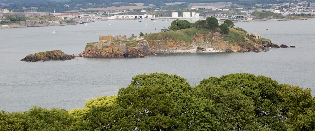 Plymouth showing a coastal town