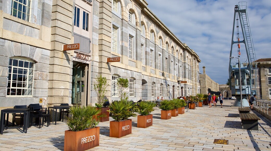 Plymouth showing heritage architecture and cafe scenes