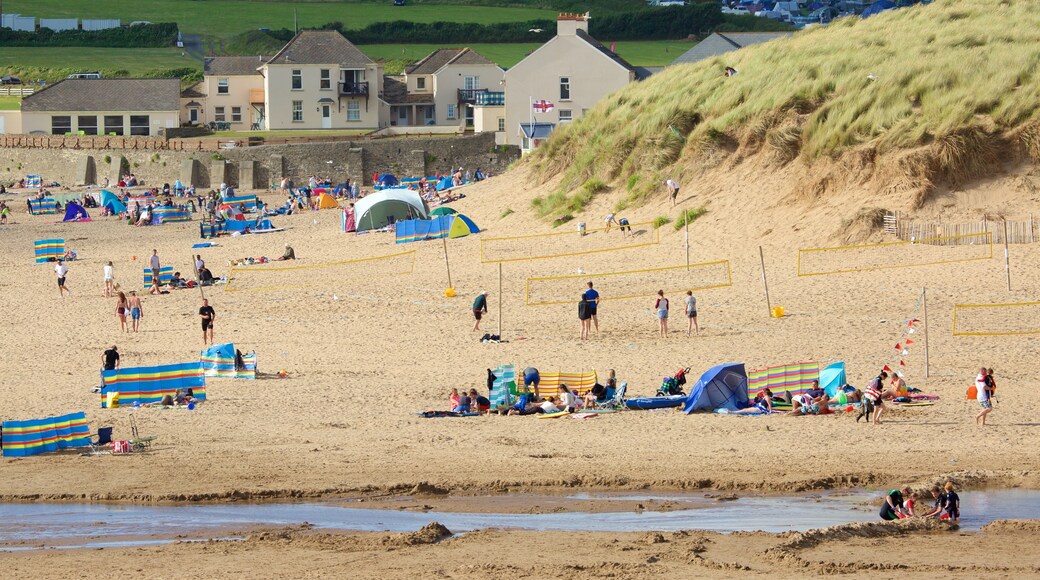 Croyde showing a playground, a sandy beach and a coastal town