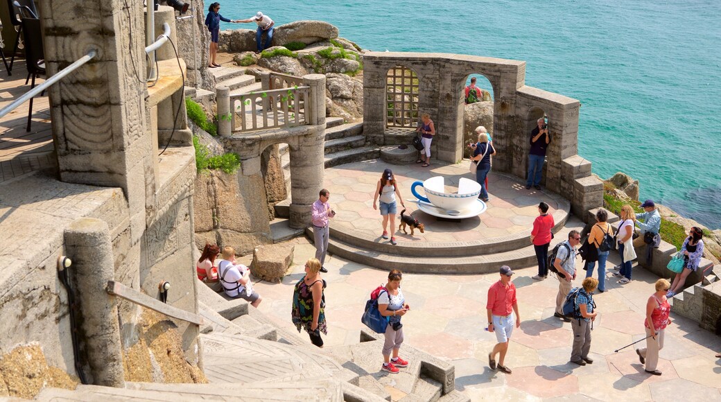 Minack Theatre showing heritage elements, general coastal views and theatre scenes