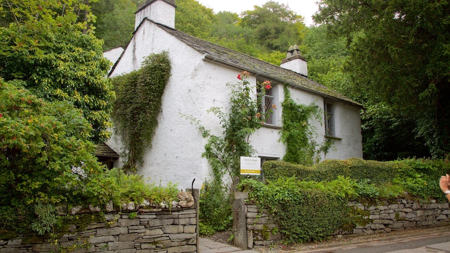 Dove Cottage showing a garden, heritage elements and a house