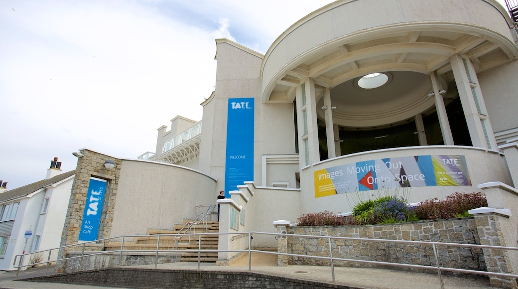 Tate St. Ives mostrando patrimonio de arquitectura y señalización