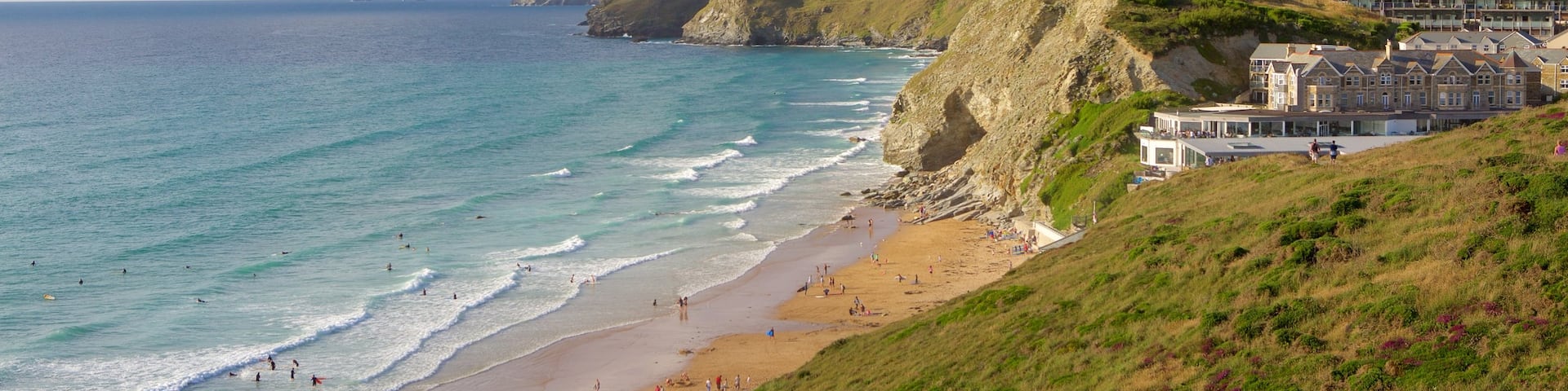 Watergate Bay das einen FelskĂŒste, Sandstrand und Haus