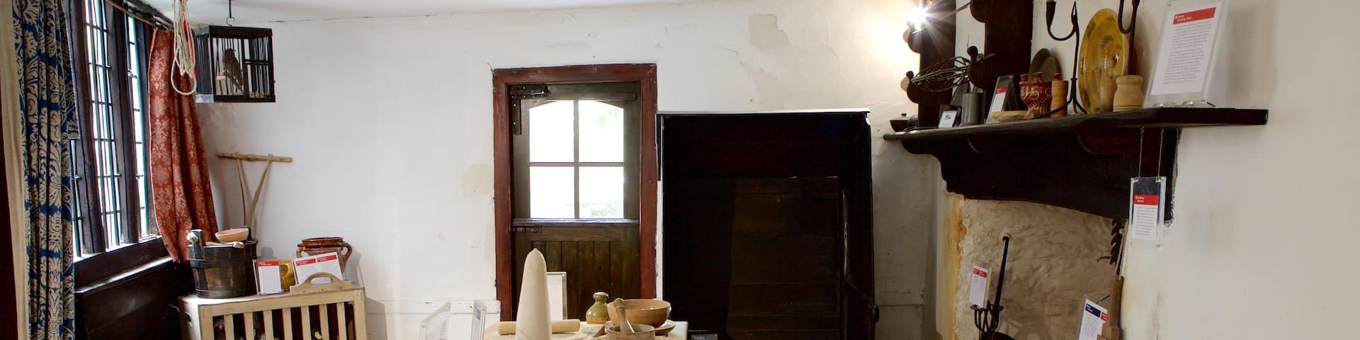 Elizabethan House featuring heritage elements and interior views