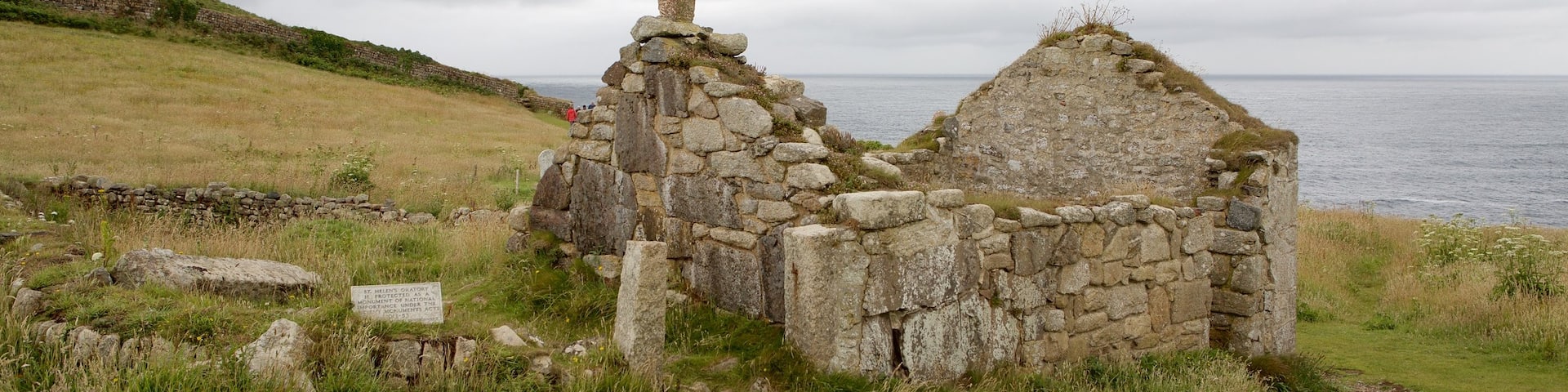 Cap Cornwall mettant en vedette ruine et vues littorales
