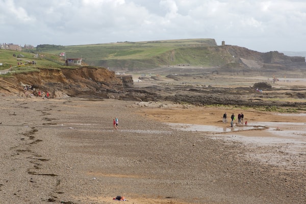 Plage de Crooklets mettant en vedette vues littorales