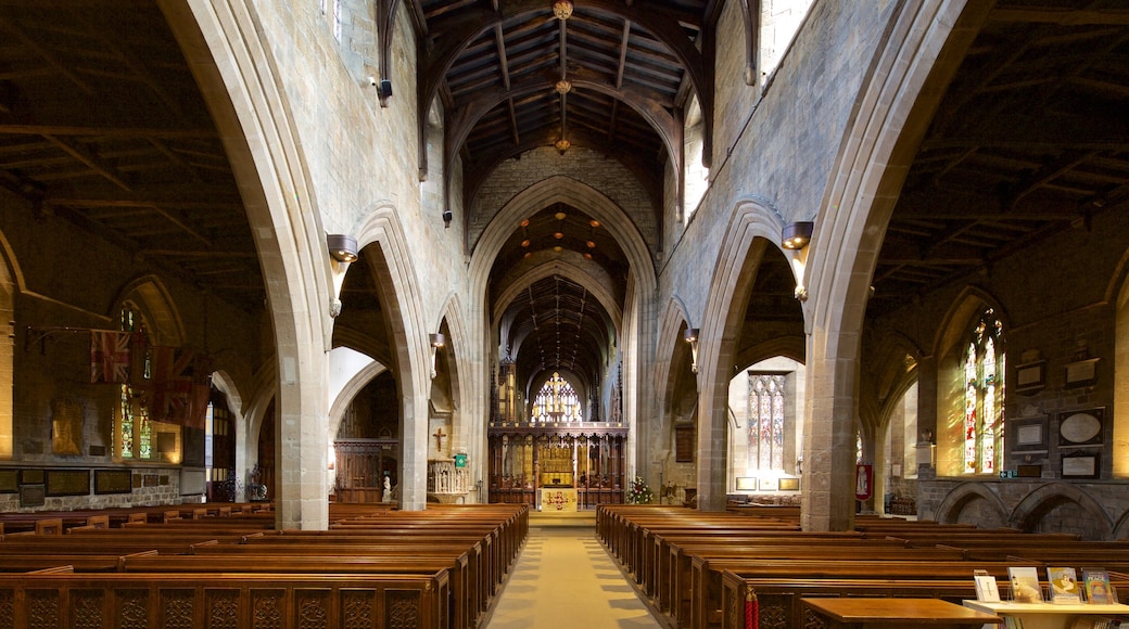 Newcastle-upon-Tyne St. Nicholas\' Cathedral mostrando chiesa o cattedrale e vista interna