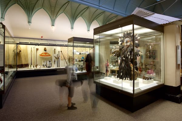 Royal Albert Museum and Gallery joka esittää sisäkuvat