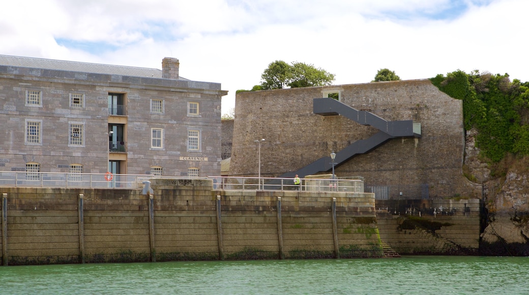 Plymouth bevat historisch erfgoed en historische architectuur