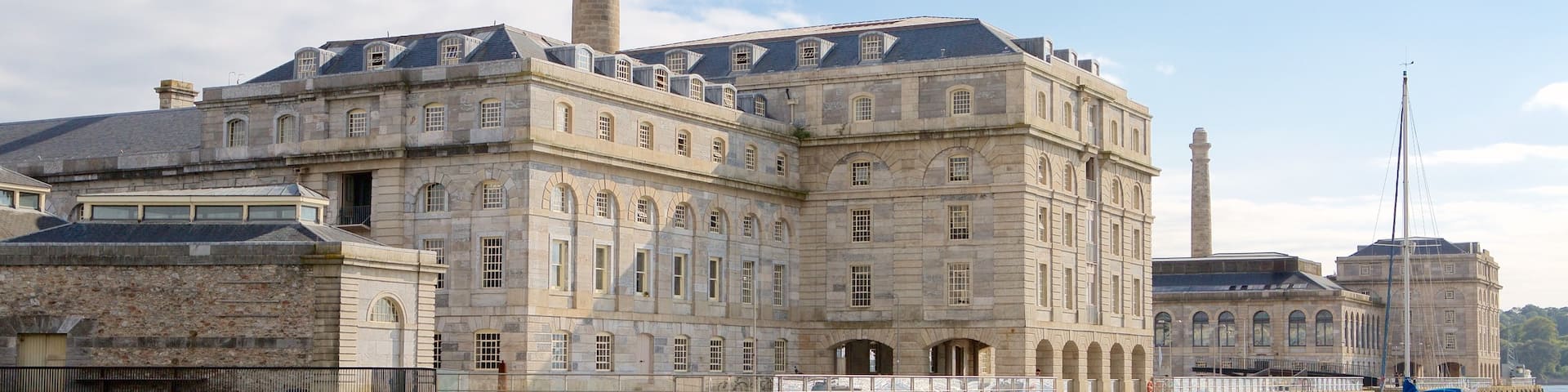 Plymouth mit einem historische Architektur und Bootfahren