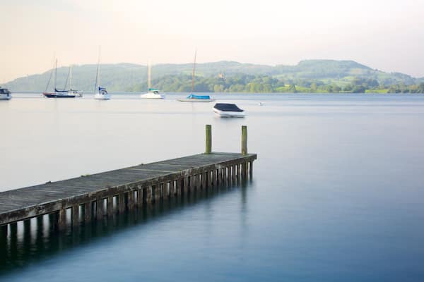 Ambleside which includes boating and a lake or waterhole