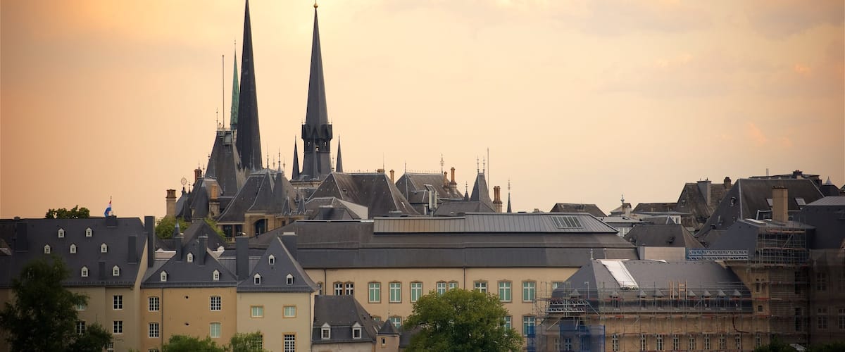 Luxemburgo que incluye una iglesia o catedral