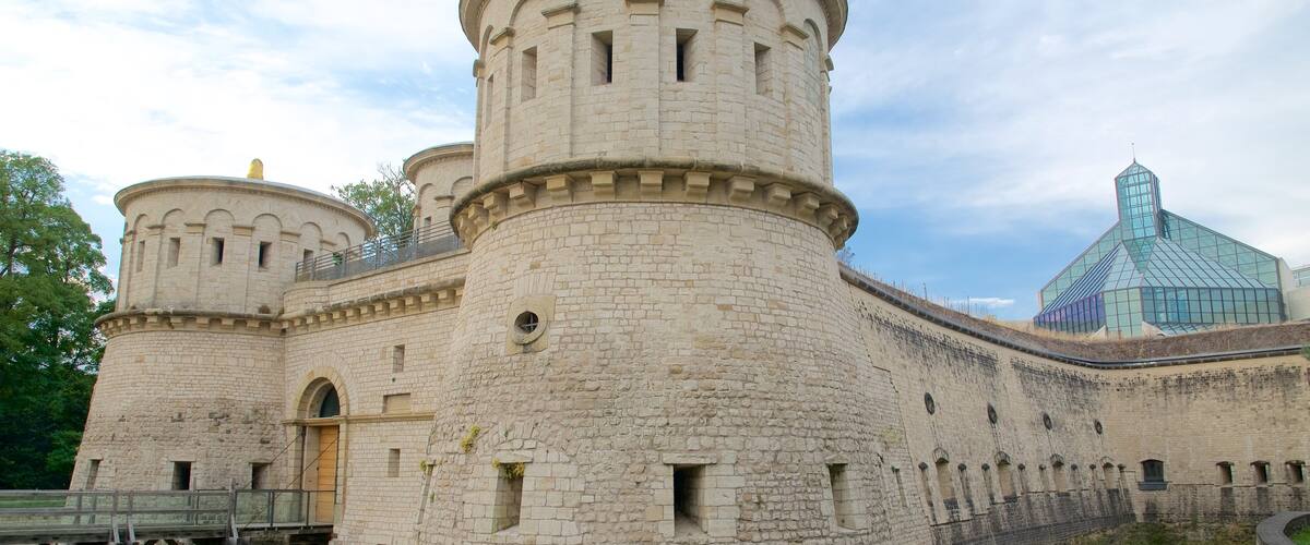 Fort Thungen which includes a castle, heritage elements and heritage architecture